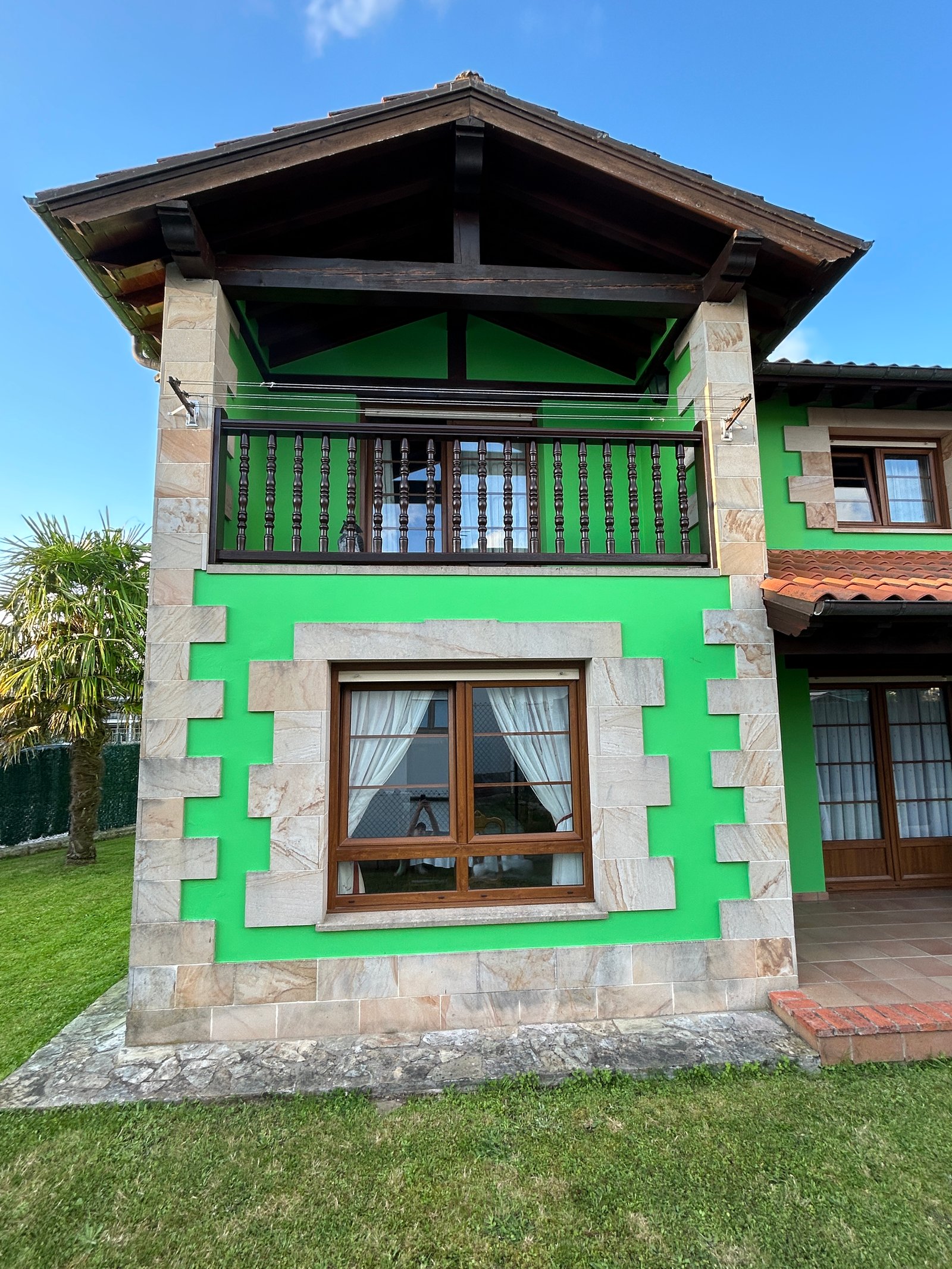 Exterior con terraza, jardín privado y zona de barbacoa