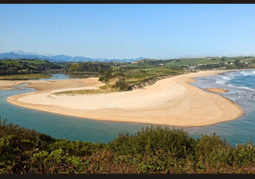 Playa de Oyambre, dunas y Parque Natural en Cantabria